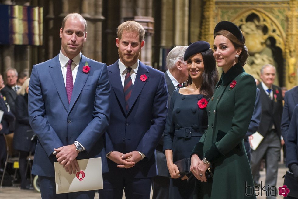 El Príncipe Guillermo y Kate Middleton y el Príncipe Harry y Meghan Markle en la misa por el centenario del final de la I Guerra Mundial