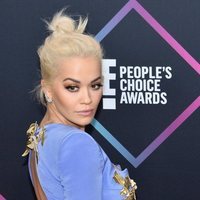 Rita Ora en la alfombra roja de los People's Choice Awards 2018