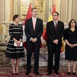 Los Reyes Felipe y Letizia con el presidente de Perú, Martín Alberto Vizcarra, y su esposa