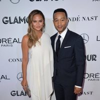 Chrissy Teigen y John Legend en los premios Mujer del Año 2018 de Glamour