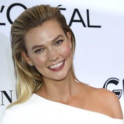 Karlie Kloss en la alfombra roja de los premios Mujer del Año 2018 de Glamour