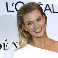 Karlie Kloss en la alfombra roja de los premios Mujer del Año 2018 de Glamour