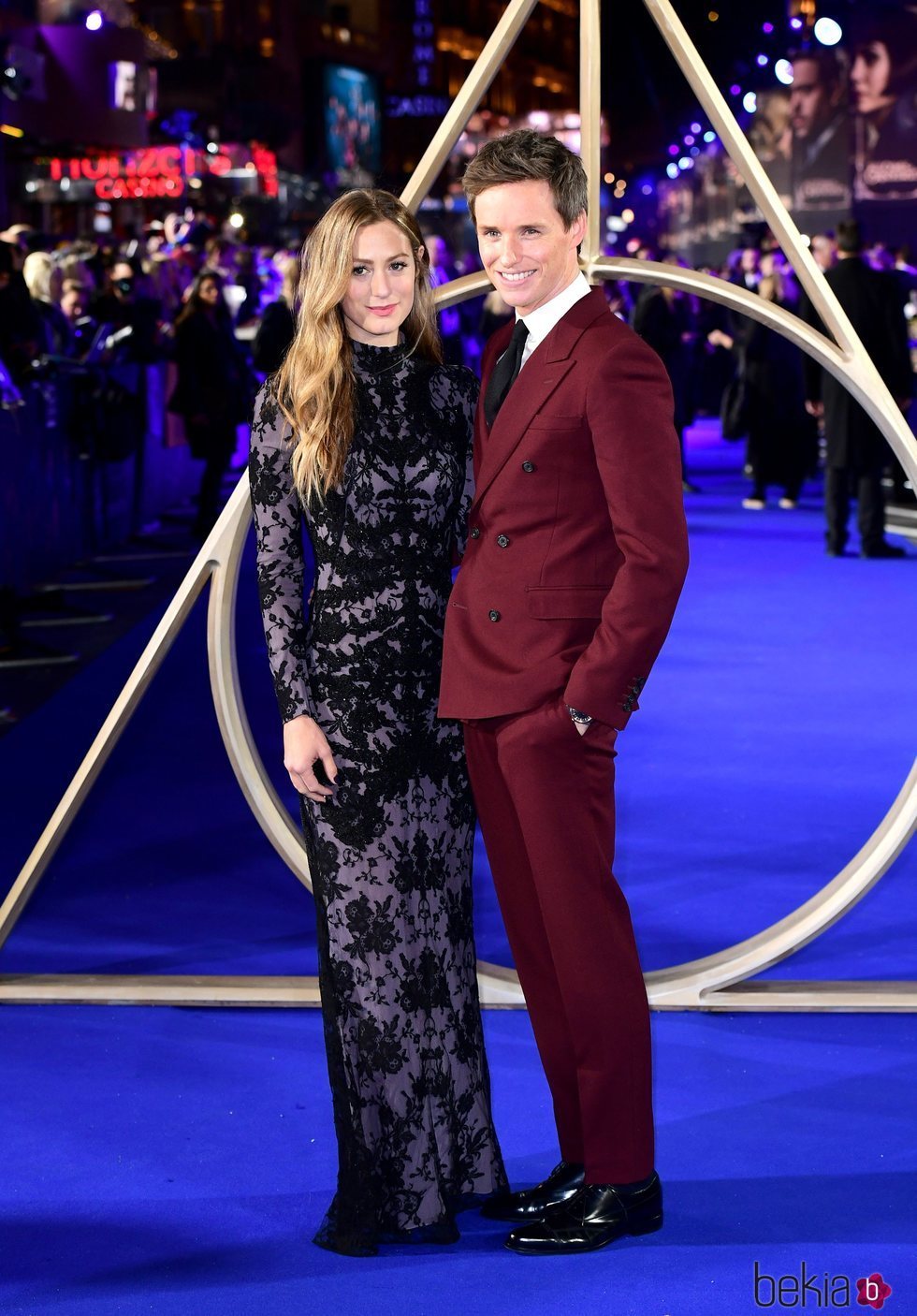 Eddie Redmayne y Hannah Bagshawe en el estreno de 'Animales Fantásticos: Los Crímenes de Grindelwald'