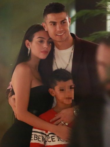 Geogina Rodríguez y Cristiano Ronaldo muy cariñosos con Cristiano Ronaldo Junior en Londres