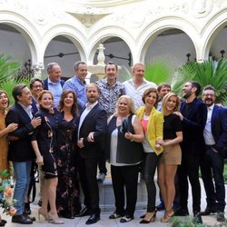 Los actores y actrices de 'Allí Abajo' durante la presentación de la tercera temporada