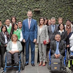 Los Reyes Felipe y Letizia en la Oficina Tecnica de Cooperacion de Perú