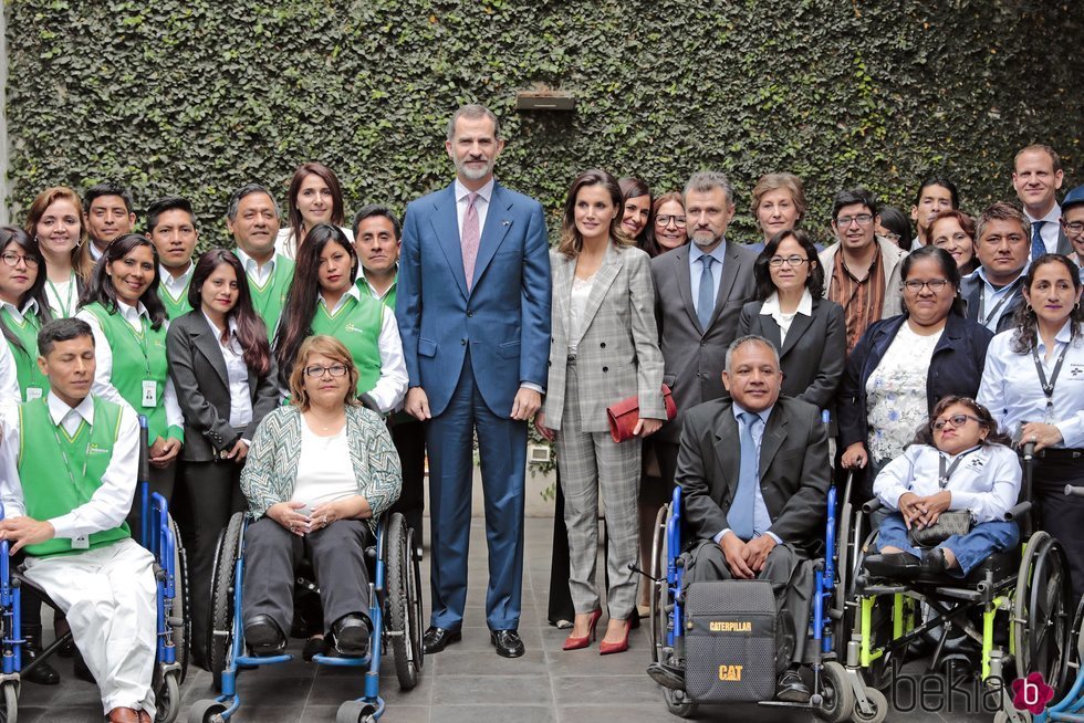 Los Reyes Felipe y Letizia en la Oficina Tecnica de Cooperacion de Perú