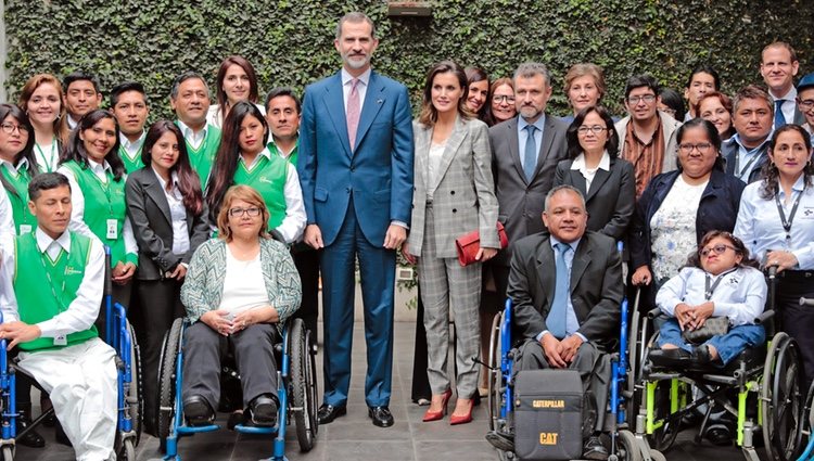 Los Reyes Felipe y Letizia en la Oficina Tecnica de Cooperacion de Perú