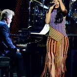 Beatriz Luengo durante su actuación en la gala de Persona del Año de los Grammy Latinos 2018