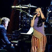 Beatriz Luengo durante su actuación en la gala de Persona del Año de los Grammy Latinos 2018