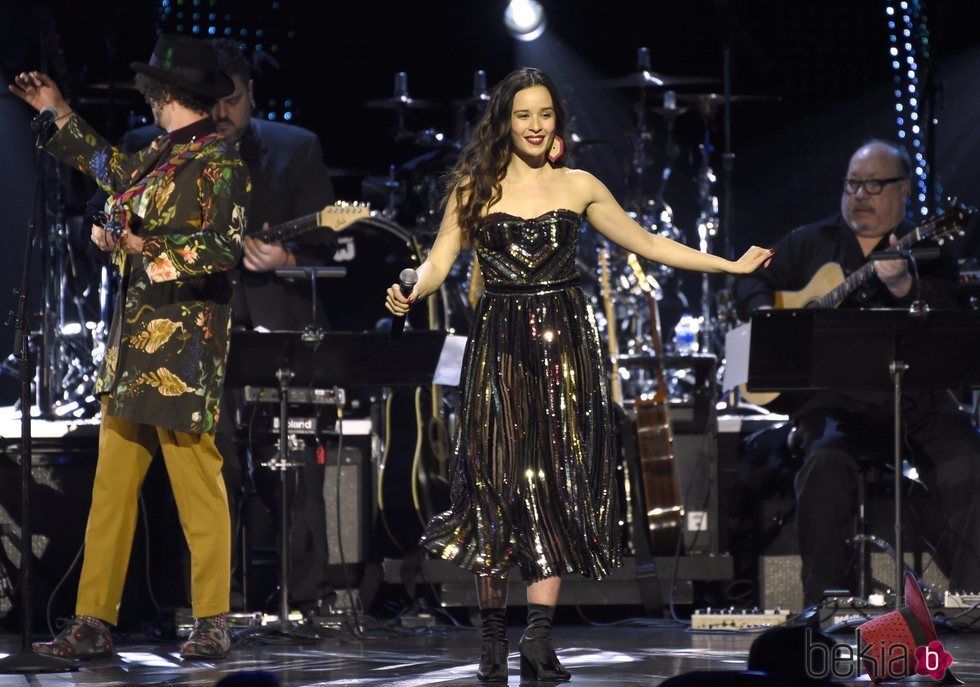 El grupo Monsieur Periné actuando en la gala de Persona del Año de los Grammy Latinos 2018