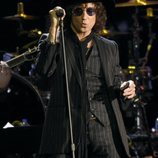 Enrique Bunbury actuando en la gala de Persona del Año de los Grammy Latinos 2018