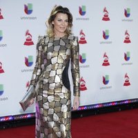 Mar Flores en la alfombra roja de los Grammy Latinos 2018