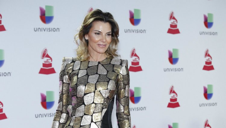 Mar Flores en la alfombra roja de los Grammy Latinos 2018