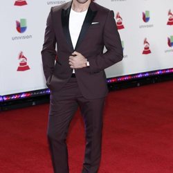 Miguel Ángel Silvestre en la alfombra roja de los Grammy Latinos 2018