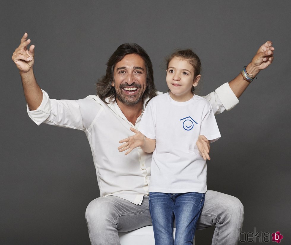 Antonio Carmona posa para el Calendario Solidario Hospital San Rafael 2019