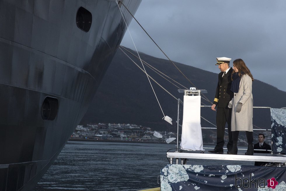 Ingrid Alexandra de Noruega bautiza el barco Príncipe Haakon