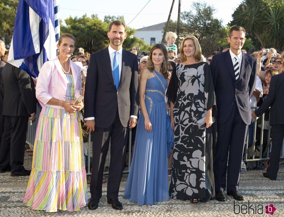 Los Reyes Felipe y Letizia, la Infanta Elena, la Infanta Cristina e Iñaki Urdangarin en la boda de Nicolás de Grecia y Tatiana Blatnik