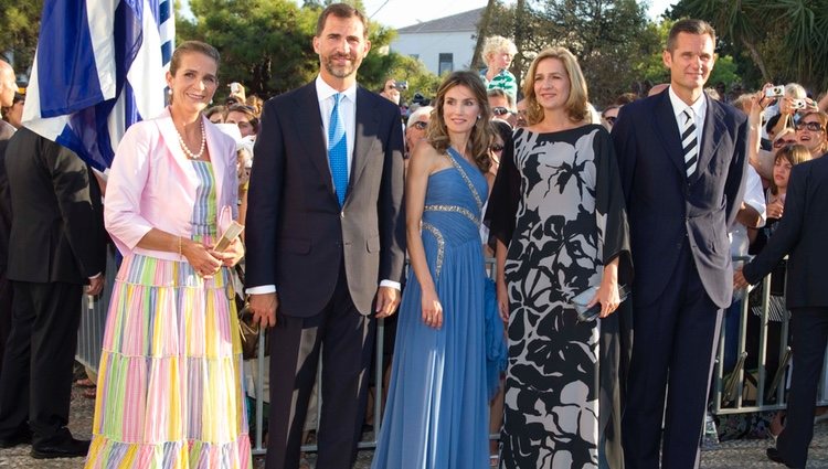 Los Reyes Felipe y Letizia, la Infanta Elena, la Infanta Cristina e Iñaki Urdangarin en la boda de Nicolás de Grecia y Tatiana Blatnik