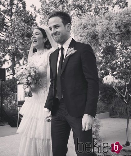 Mandy Moore y Taylor Goldsmith en su boda