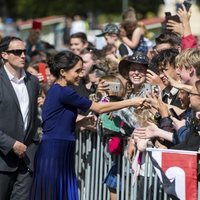 Meghan Markle con una falda semitransparente de Givenchy