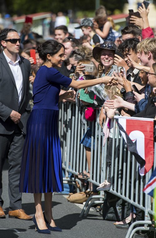 Meghan Markle con una falda semitransparente de Givenchy