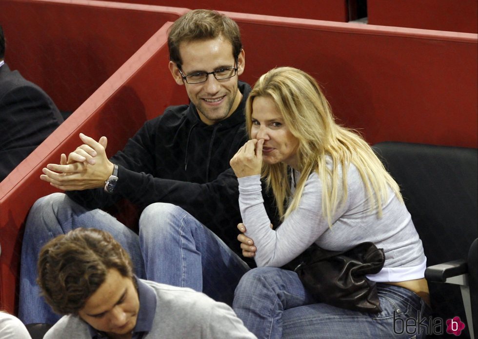 Eugenia Martínez de Irujo y Gonzalo Miró en un partido de tenis