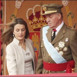 La Reina Letizia y el Rey Juan Carlos en el Día de la Hispanidad 2008