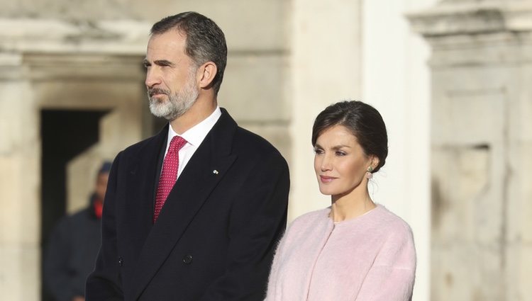 Los Reyes de España durante el recibimiento al Presidente de China en el Palacio Real de Madrid