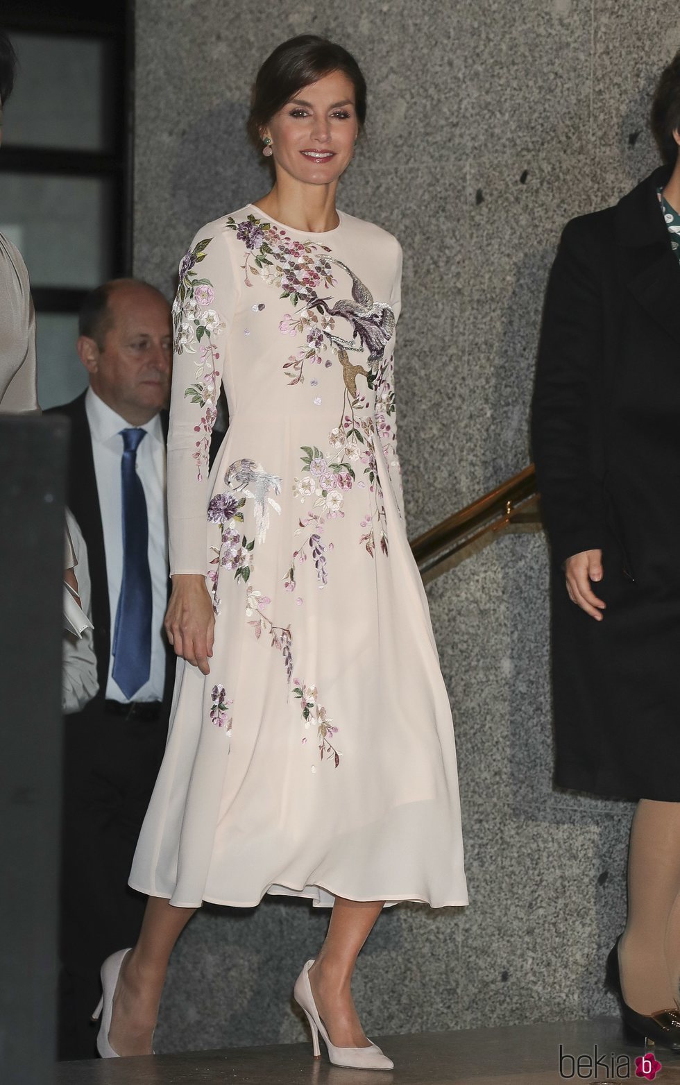 La Reina Letizia durante su visita al Teatro Real junto a la Primera Dama de China