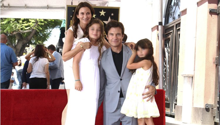 Jason Bateman junto a su familia el día que recibió su estrella en el Paseo de la Fama