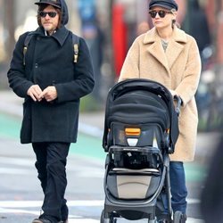 Diane Kruger y Norman Reedus pasean con su primer hijo