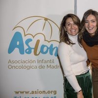 Sndra Barneda apoya a Nagore Robles en su mercadillo solidario