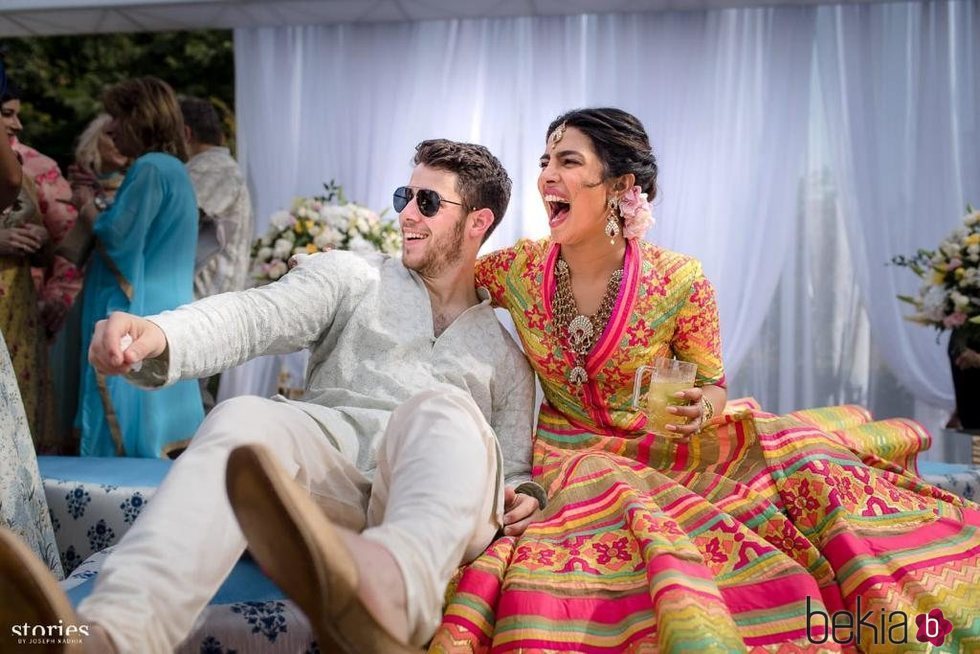 Nick Jonas y Priyanka Chopra en la celebración del Mehendi