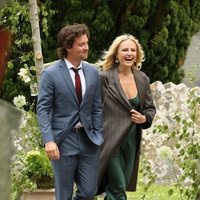 Malin Akerman y Jack Donnelly llegando a la boda de Kit Harington y Rose Leslie