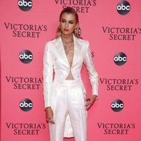 Stella Maxwell en la fiesta de emisión del Victoria's Secret Fashion Show 2018