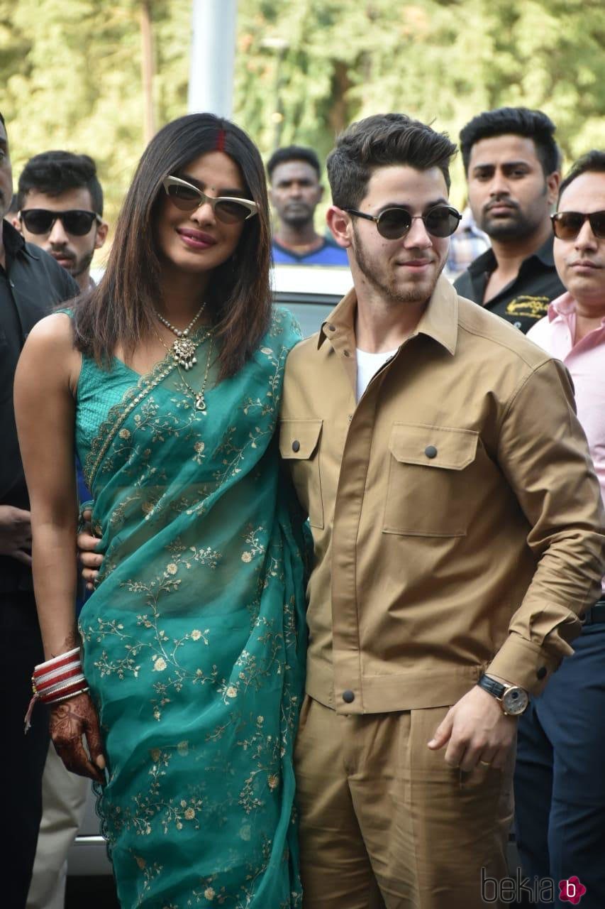 Nick Jonas y Priyanka Chopra en el aeropuerto de Jodhpur