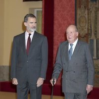 El Rey Felipe y el Rey Juan Carlos en la audiencia por el 40 aniversario de la Constitución