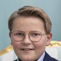 Sverre Magnus de Noruega con gafas por primera vez