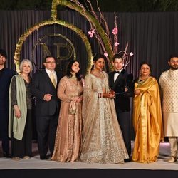 Nick Jonas y Priyanka Chopra junto a sus familiares en Nueva Delhi