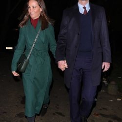 Pippa Middleton  y James Matthews en el concierto navideño de la Fundación Henry van Straubenzee