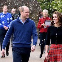 El Príncipe Guillermo y Kate Middleton en una recepción navideña en Kensington Palace