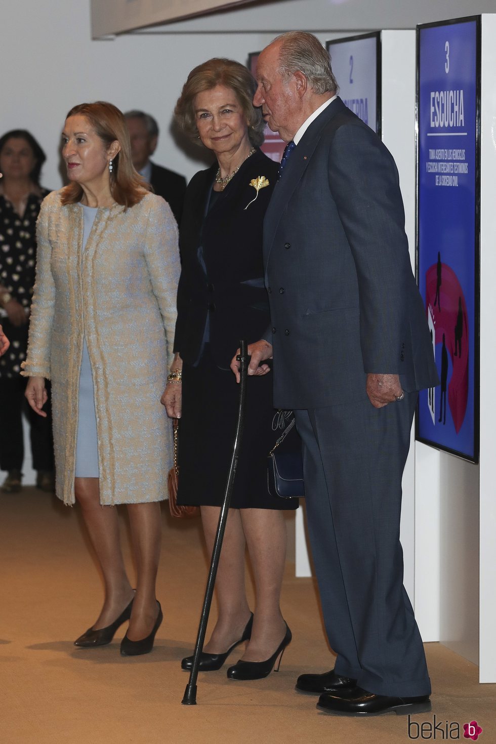 Los Reyes Juan Carlos y Sofía con Ana Pastor en la inauguración de la exposición 'Democracia 1978-2018'