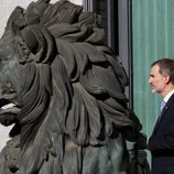 El Rey Felipe con el león del Congreso