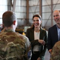 Los Duques de Cambridge muy sonrientes en su visita a una base militar en Chipre