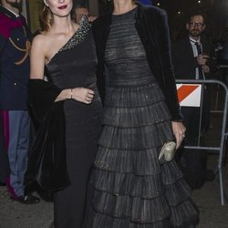 Beatrice Borromeo y su hermana Matilde Borromeo en el Teatro la Scala de Milán