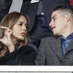 James Rodríguez y Shanon de Lima durante una conversación