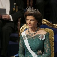 La Reina Silvia de Suecia en la gala de entrega de los Premios Nobel 2018