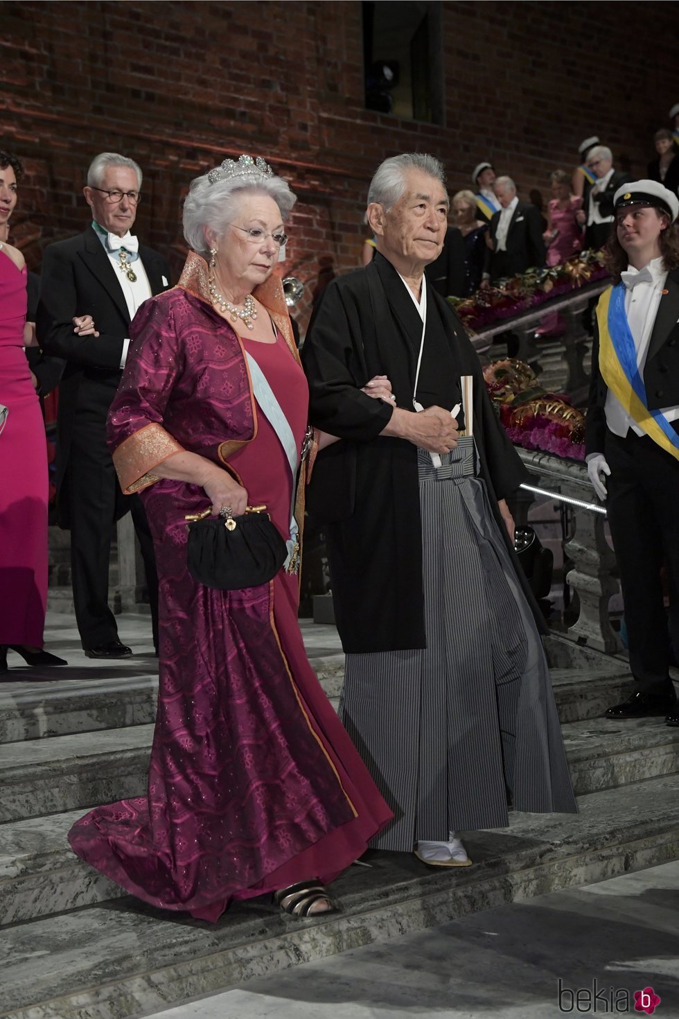 La Princesa Cristina de Suecia con uno de los galardonados en los Premios Nobel 2018