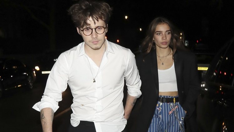 Brooklyn Beckham y Hana Cross después de los Fashion Award 2018